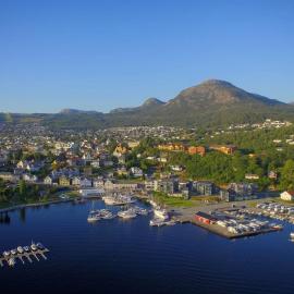 Small apartment in the harbour of Jørpeland, hotel v destinaci Jorpeland