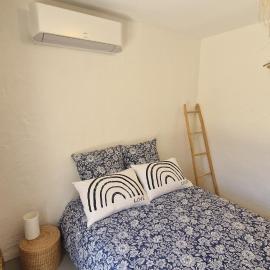 Chambre indépendante avec sdb, cuisine et terrasse, hotel in Le Grau-du-Roi