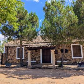 Casa Rural de la Virgen con patio y barbacoa ideal grupos, hotel a Santa Cruz de Mudela