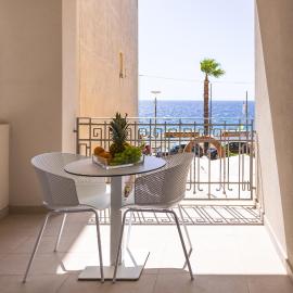 Aura Room, hotel a Letojanni