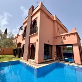 Luxury Villa with Pool, Garden & Gated Security, hotel en Marrakech