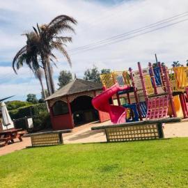 Black swan motor inn, hotel in Lakes Entrance