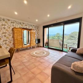 Appartement avec terrasse Proche Cassis, hotel en Carnoux