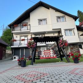 Vila PauDeea, hotel en Moisei