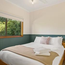 Treetop Retreat Cottage - Peaceful Metung Escape