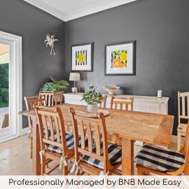 The Birch House - Stroll to CBD, Firepit