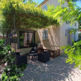 Maison provençale avec piscine partagée, hotel a Loriol-du-Comtat