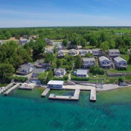 Angel Rock Waterfront Cottages, готель у місті Cape Vincent