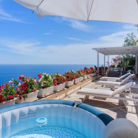 Viesnīca Villa Cristina - Praiano Terrace Hot Tub - No Steps pilsētā Prajāno