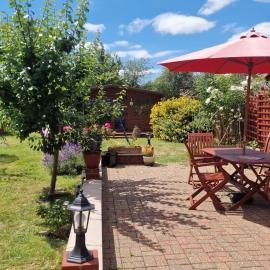 Studio Flat on Straight Road, Harold Hill,, Hotel in Havering