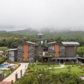 Stone Wood Hotel Amboli, hótel í Amboli