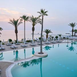 Sunrise Beach Hotel, מלון בפרוטאראס