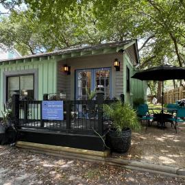 Grace Cottage - charm awaits Loyalty Program, Hotel in Tybee Island