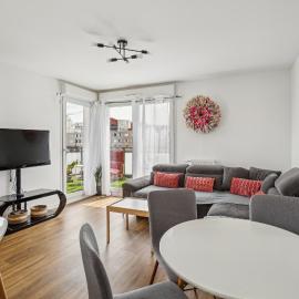 Chic and comfortable apart with parking and balcony