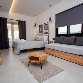 LA PLAZA luxury suites NEA VRASNA, hotel i Nea Vrasna