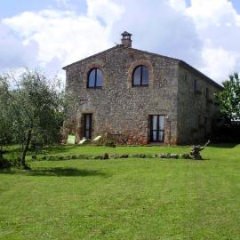 In campagna, a 10 minuti da Siena, hotel Fungaiában