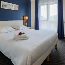 HOTEL l'EAUBONNE, hótel í Eaubonne