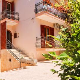 Casa Magnolia - INCANTO MEDITERRANEO vicino al MARE、プルサーノのホテル