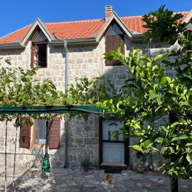 Artist's House on the Mountain, hotel in Zelenika
