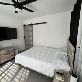Sea Breeze Tunnel Hideaway 2, hotel din Quebradillas