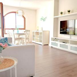 ROYAL BEACH - Appartment with sea view & terrace โรงแรมในฟาโร เดอ กูเยรา