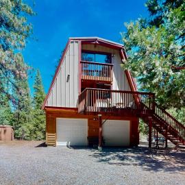 Blairsden में, होटल Sierra Nevada Hideaway: Cabin w/ Deck, Mtn Views