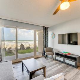 Cozy Daytona Beach Condo - Steps to Ocean!, hotel in Daytona Beach