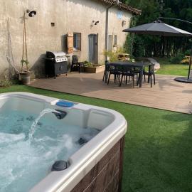 Logis Groly gîte avec spa en campagne proche Montauban, hotel in Genébrières