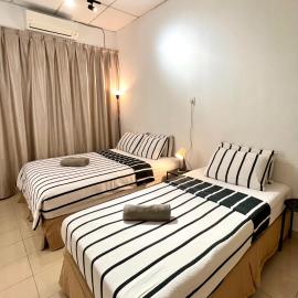 7 STAY#2 - 1 Room for 3 Pax at Kuala Berang -Best Travelers Stay, hotel in Kuala Berang