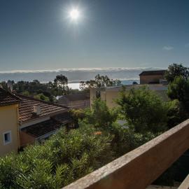 Le Lavandou: Appt T2 + cabine, 250m plage, animaux admis, parking, climatisation, 4-5 pers. - FR-1-803-18, hotel in Le Lavandou