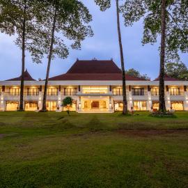 The Omala Resort Tretes، فندق في باسورووان