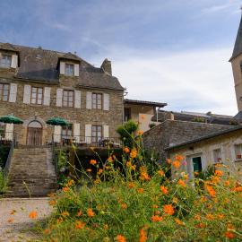 Logis Hôtels - Hostellerie des Lauriers - Hôtel et Restaurant: Alban şehrinde bir otel