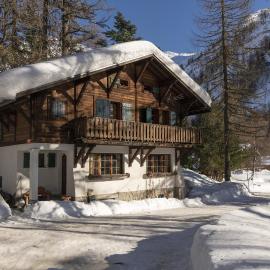 Chalet Ecureuil Family retreat w/ Garden & Fireplace - Happy Rentals