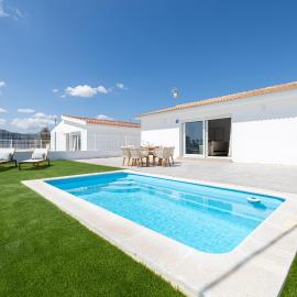 Atalaya House Private Pool Blue by AORA STAY, Hotel in Cártama