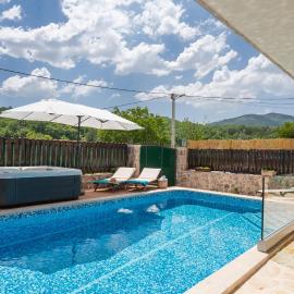 Villa Old House I Hot tub and pool, near Imotski