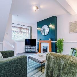 Comfortable 2 Bedroom Home Sleeps 4 With WiFi