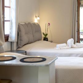 Lazaros Beachfront Apartments & Studios