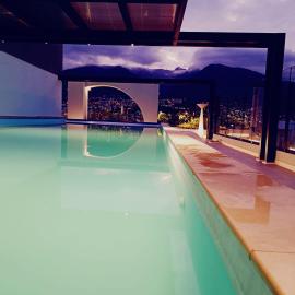 Suite de Lujo Piscina Hidromasaje, hotel en Quito
