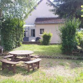Les Granges, hotel em Chaumot