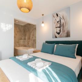 Elena's Luxury Sea View House 2, hotel in Neos Marmaras