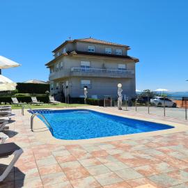 Pensión Residencia Cecilia, hotel em Aios