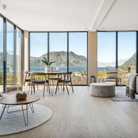 Designhytte med jacuzzi sentralt i Lofoten, hotel v destinácii Kleppstad