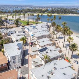 Luxury Beach 3 Bed 2 Bath AC KING Beds!