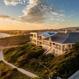 St Helens - Absolute Ocean Frontage - 1 The Strand Port Elliot- Linen Included, hotel in Port Elliot