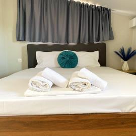 Delia Apartments, hotel in Pefkochori