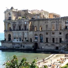 Donn'Anna - appartamento sul mare by Italianhost