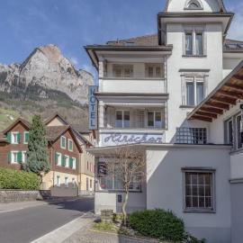 Hirschen Backpacker-Hotel & Pub, hotel em Schwyz