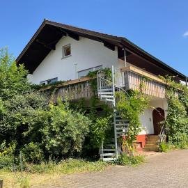 Gemütliche Dachwohnung am Tor zum Schwarzwald, hótel í Bischweier
