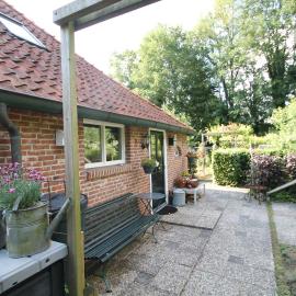 Karin's kruidenhoeve appartement Goudsbloem, hotel a Lutten