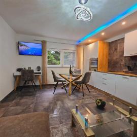 Mountain Spirit Apartments near Lake Orahovica、Orahovicaのホテル
